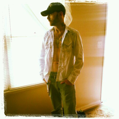 JBellBoyJ's profile picture. Full-Time Dad..... Kentucky boy.... Definitely not a fake or a stalker like the mozt of'm on here....& will definitely follow bk... \m/