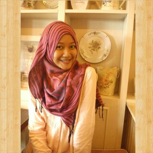 Psikologi UB  '12 | soprano @PSM_Brawijaya | love MOCCA | rap | swingingfriends