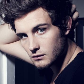 RP Acc+18// Follower of Joe Carroll,fascinated by his murders but not ready to take the final step and has to lean on @_PaulT_ to live out his fantasies