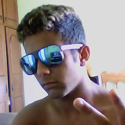 Feliz ou não seguindo em frente com a cabeça erguida e pronto pra superar os obstaculos que estão por vir!!!!!!!!!!!!!
