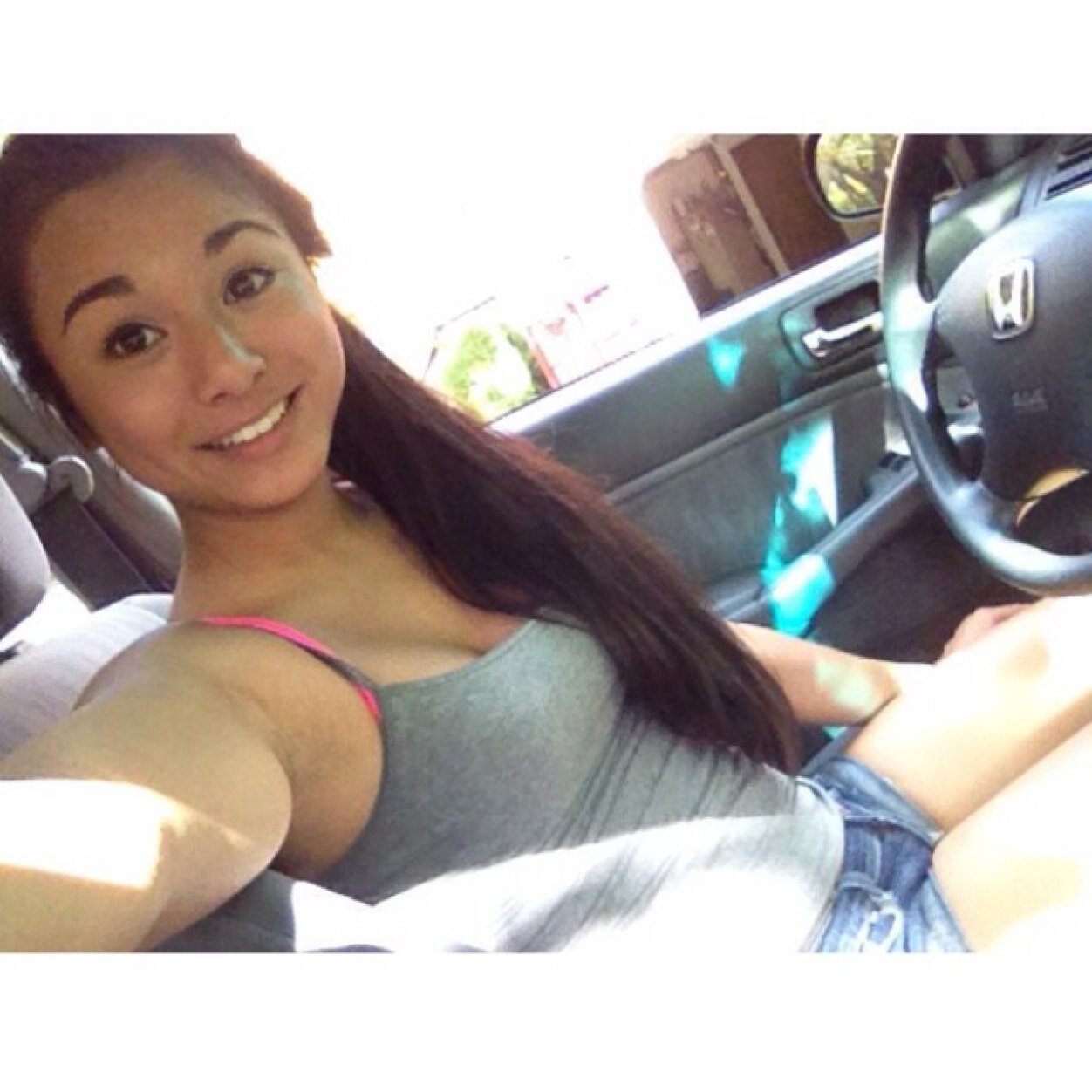 Instagram: @jackieebrett