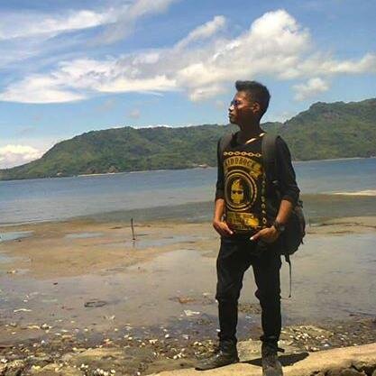 Dalam hidup, jangan hanya mencari apa yg membuatmu tertawa, tapi jg temukan apa yg membuatmu bersedih, dan menjauh darinya.