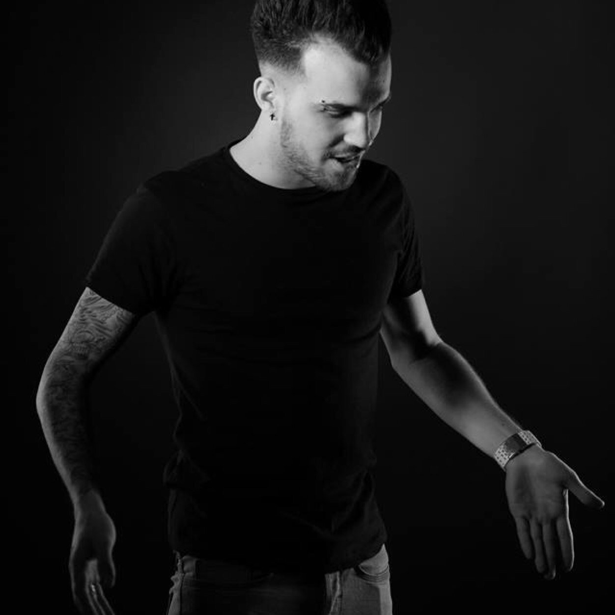 BrandonCoiffeur's profile picture. Nominé Hairdressing Awards 2013 ✂️✂️ • Premium Hairdesigner @ HairAgency LorisHug  • Tatoo Addict  • Facebook : Brandon Deschamps