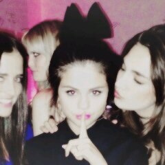 teenagcrunaway's profile picture. Too wierd to live, too rare to die.