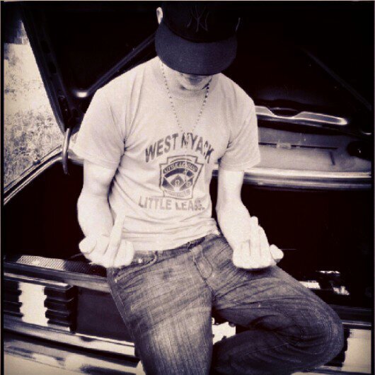 Seductor , inteligente , humanitario ,sincero , optimista ,I like to smoke, ;) #FOLLOWME #FOLLOWBACK