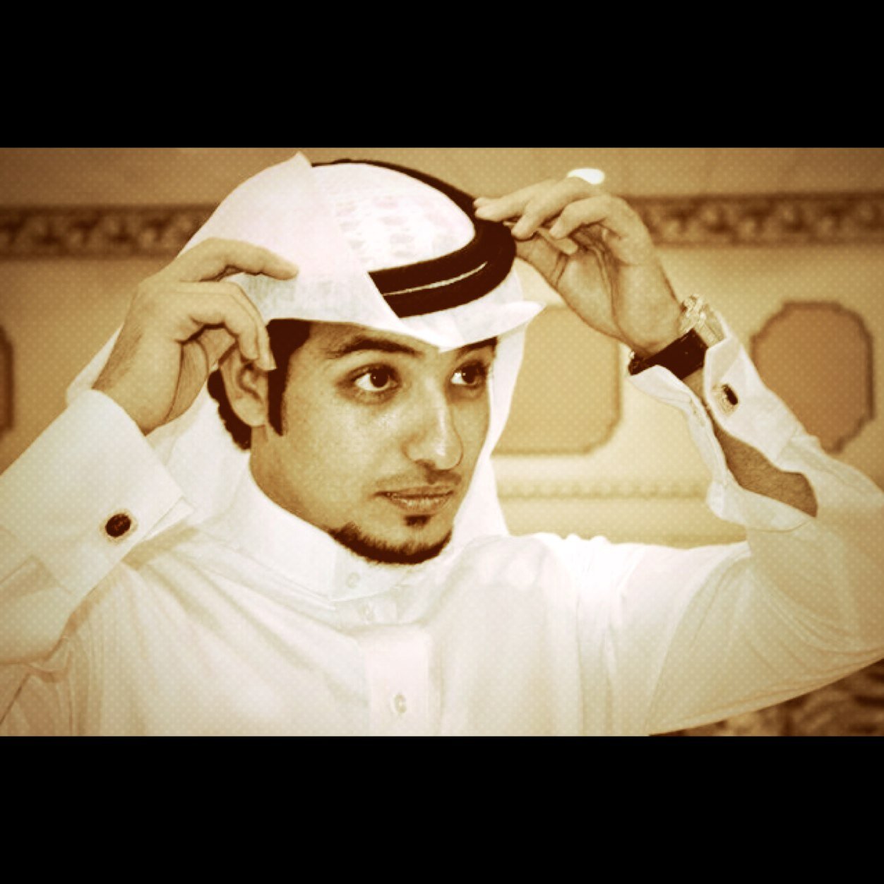 إلا العيون ابخل بها ما قدر اعطيك ،، وش فايدة دنياي من دون / شوفك ..!  BBM ~52843A69
