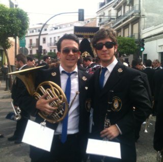 Estudiante de Ingeniería Técnica Industrial especialidad en Mecánica, deportista. 
Músico y Clarinetista de por vida