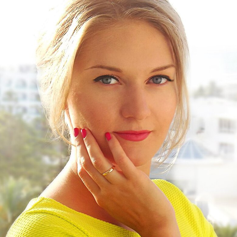 FashionEasily's profile picture. Мода для меня это целый космос. Ее нельзя изучить до конца, потому что правила игры постоянно меняются и появляются новые.