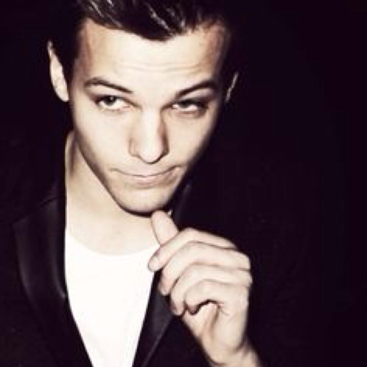 Follow @Niallsnugglerr & ask for a follow back
