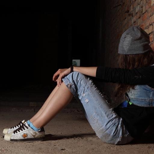 18. Todo el mundo miente - Todo el mundo muere.
Depresion, anorexia y cortes definen mi vida