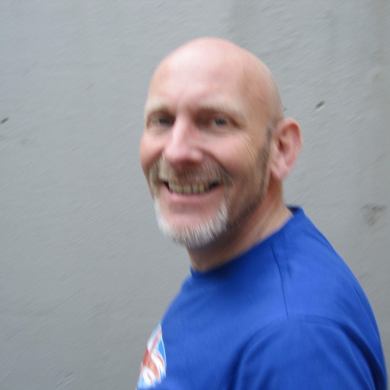 appj01's profile picture. Everyone has baggage ; I am lucky to have a partner and great friends to carry mine when it falls out of the holdall ;0))