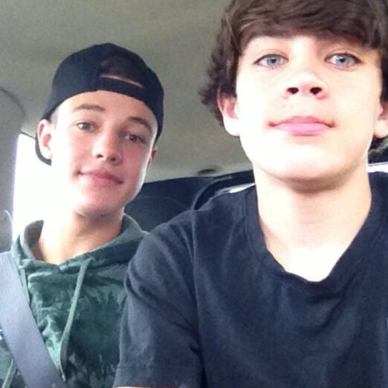 Free follow! Follow @awwcashew ☺️