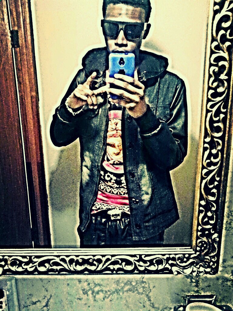 #YRN#YRH's#Royalty#FollowMeOn IG:King'dlo1#For booking or Shows you contact Through#TwitterOrIg#Mixtape:RoyaltyFirst#RichNow!!!#RF#TrapMusic!!