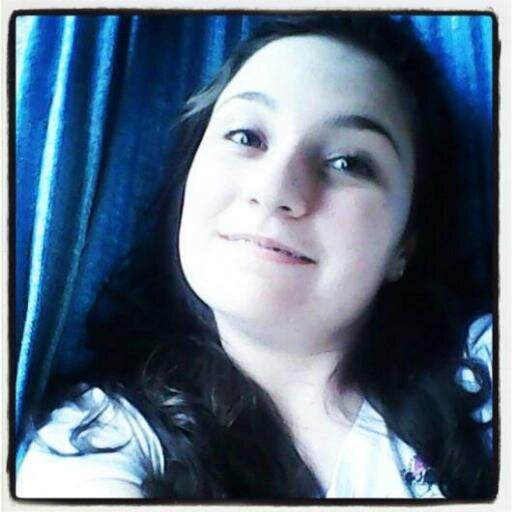 thaisfagundes17's profile picture. 