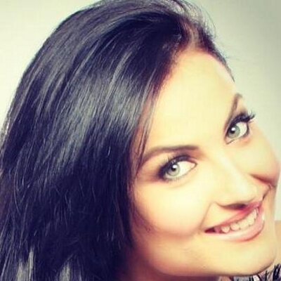 Being Elli On Twitter Elliavramfc1 Famous Hair Stylist