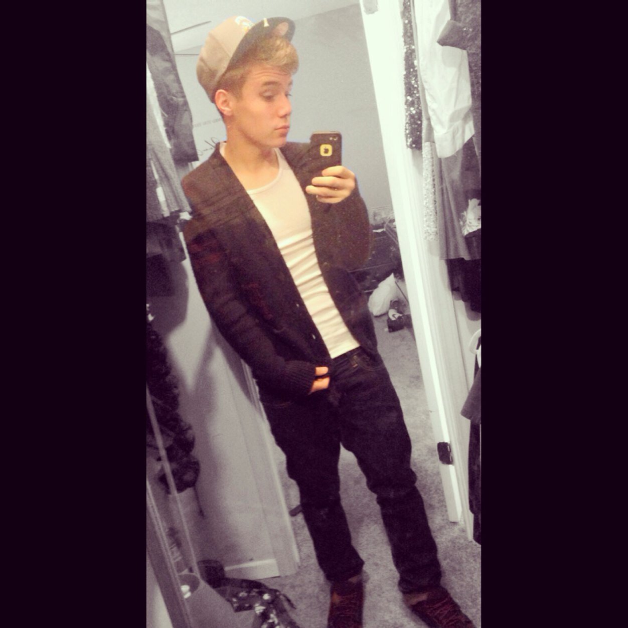 ß օ ყ ß є ʟ ⅈ є ß є Ʀ est. 09 • Don't let the pants wear you, wear the pants.