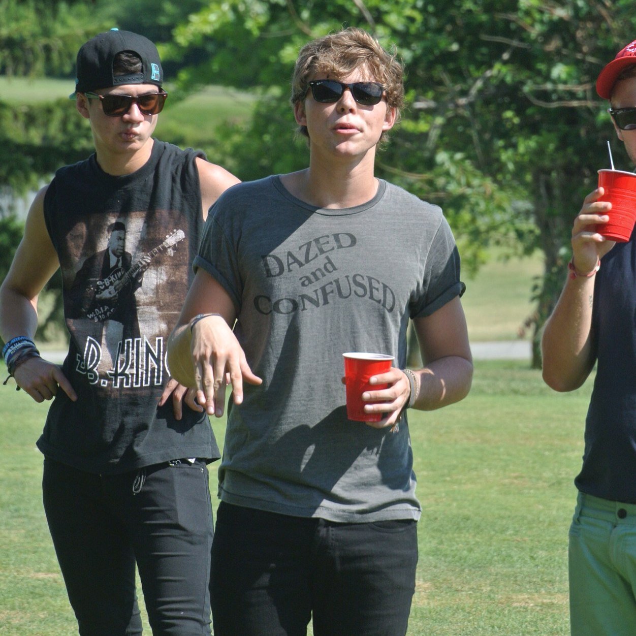 megs4mais's profile picture. follow @mxgangilxs pls and also @xoclifford that'd be great, FANKS