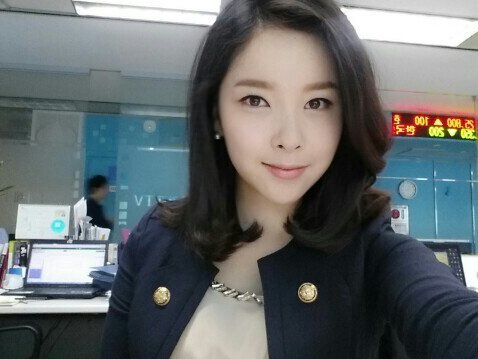 경제 프로그램을 진행 중. 이 곳에서는 좀 더 말랑한 이야기를 할 거에요. 나를 키운 영화와 음악과 아직 목마른 소통과 관계에 대해
