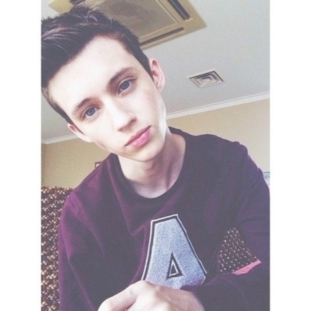 hi im troye and i like calling people nuggets
