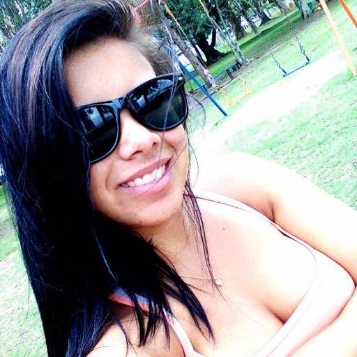 As pessoas te amarão pelo o que você é, e outras te odiarão pelo mesmo motivo. Acostume-se!
