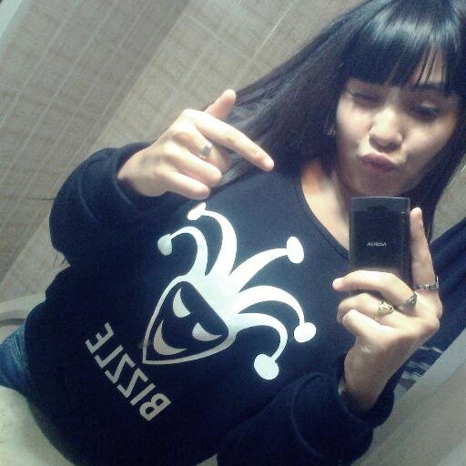 Nicoleabril3's profile picture. En mi defensa puedo decir que el me sonrio primero.
9-11-13