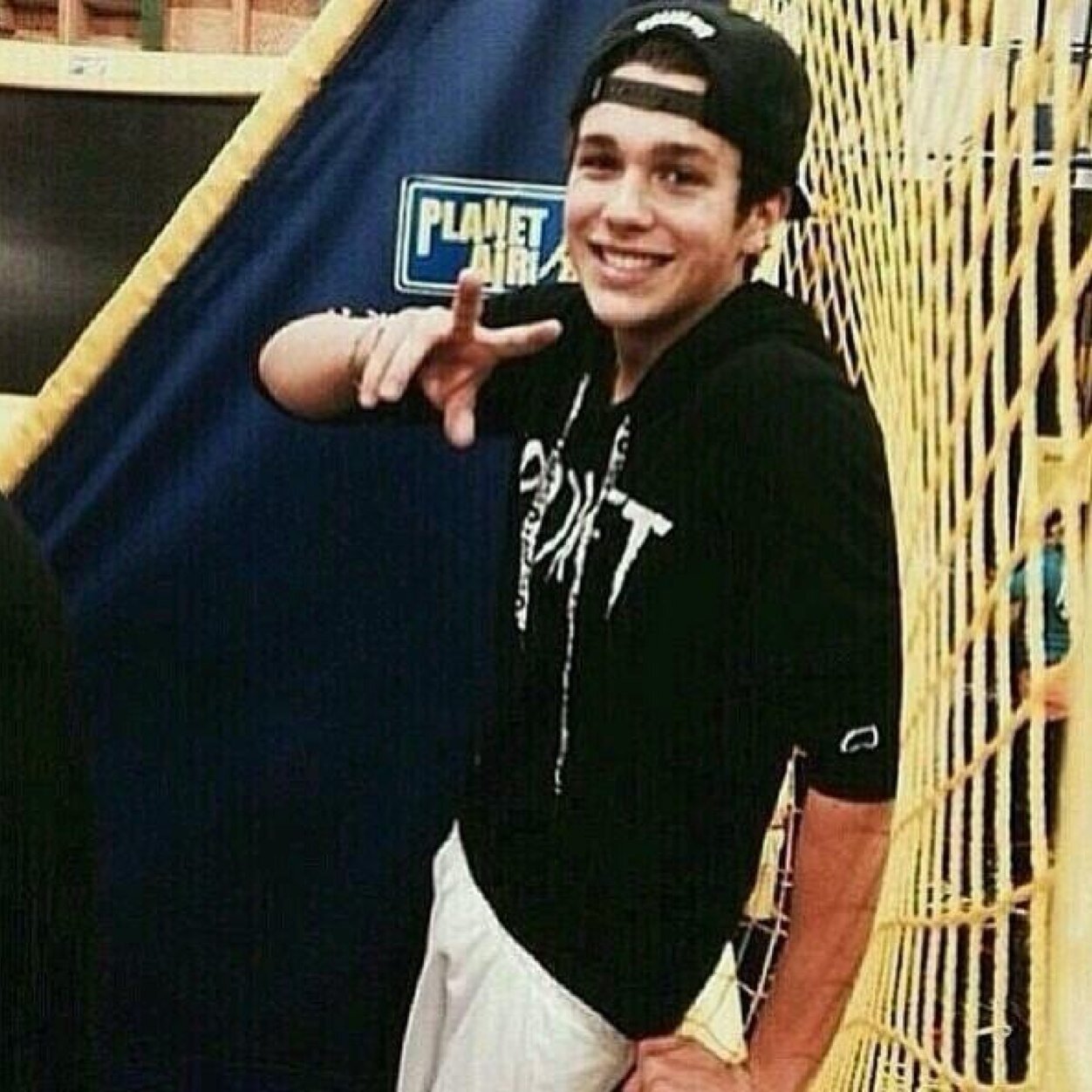 Well congrats on your free follow❘Dont follow back, follow me back on @Morelikemangos ↓also follow me on instagram↓ http://t.co/z21aOMZlxx