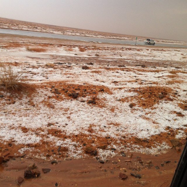 ‏احب التواضع واكره الكبر انسان اقراءواعشق الكتابه وطني خط احمر