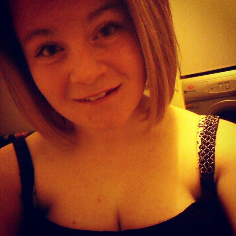 I'm 14 from York, i'm easy to get along with, I like having Banter and I follow you back!:D