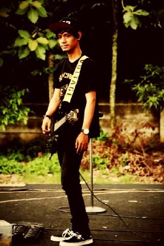 usaysunny's profile picture. Beside @anniesyndicate  @onStereoWall Band