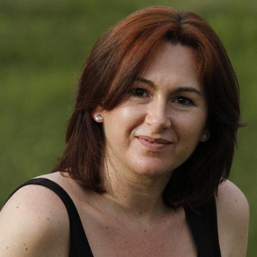 Profesora de inglés de primaria en un centro bilingüe. Por vocación, como no puede ser menos en esta profesión...