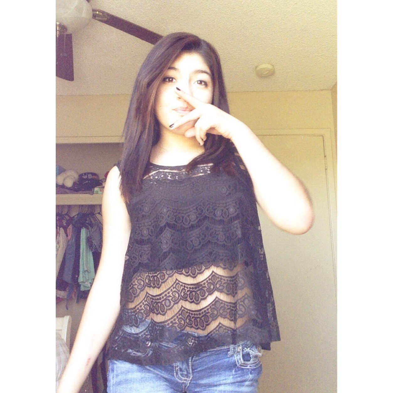 | F O L L O W M E |