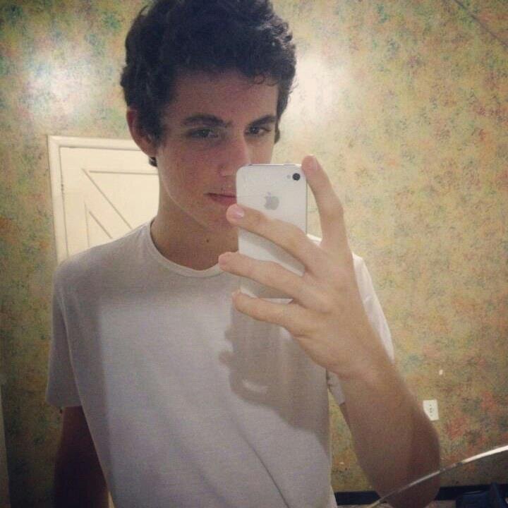 Filho de alguém.