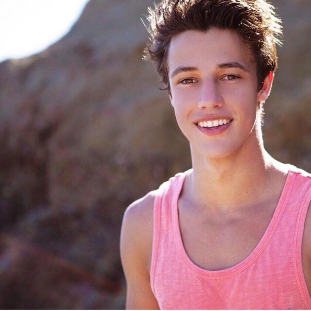 Free follow from @damngrierr! Please follow her and help her reach her goal(: