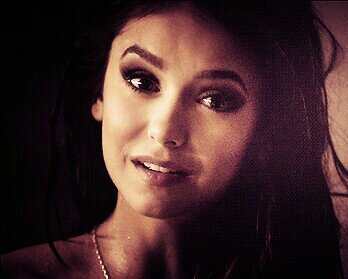 Deadlier than guns, spicier than chilli peppers and sweeter than cinnamon buns. Don't catch on the fire of a Petrova. ▪ |[Roleplay-MC-TVD]| ▪ #Reina™