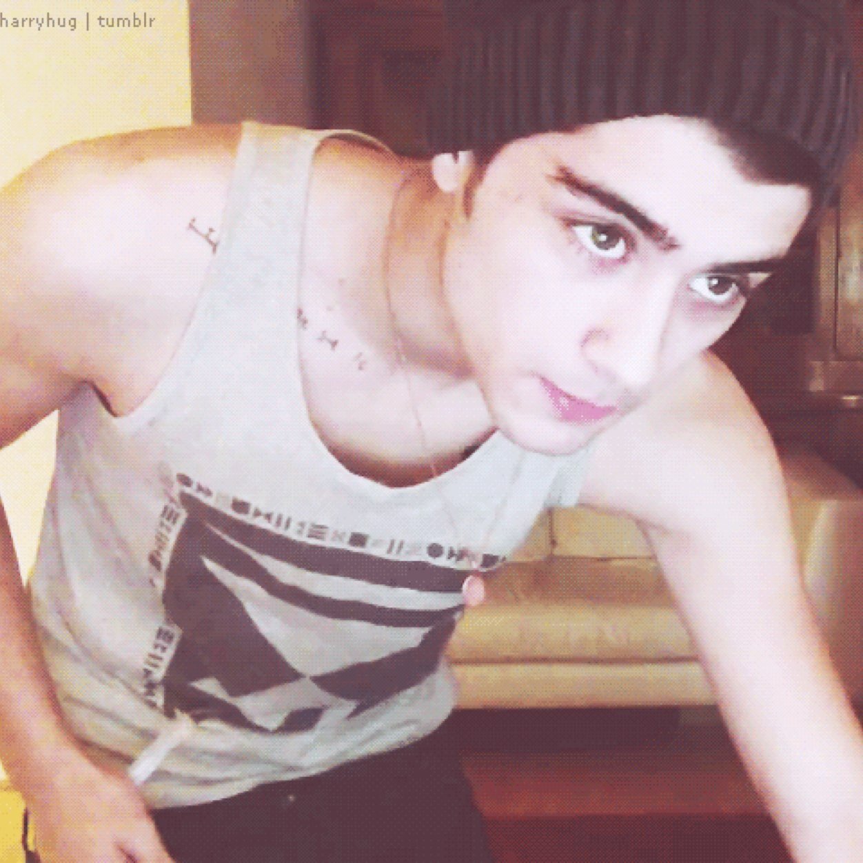 Please dont follow this account go follow @zayn_is_my_king ( i follow back there )