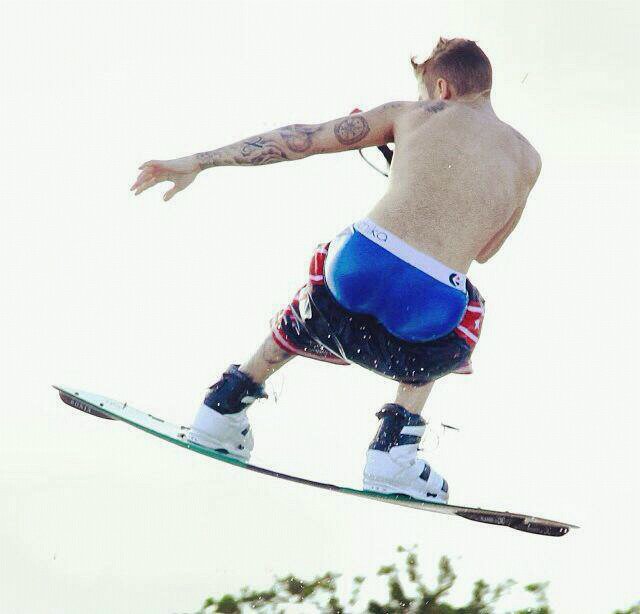 Nos ayudas nos seguis y te seguimos !! @justinbieber nuestro amor