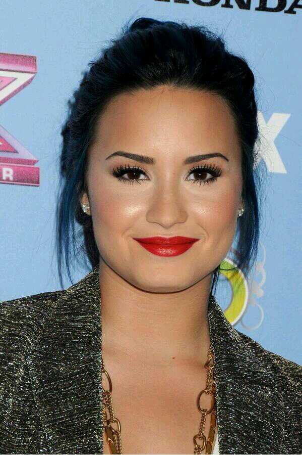 Demi Lovato is perfect in every single way, If she wasn't on this earth i don't know where i would be today       follow i follow back