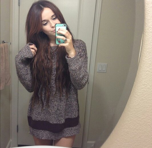15. Buena estudiante y amante de la música.                            «I've got your name tattooed in an arrow heart»
♛