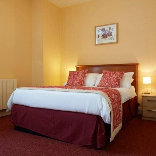 The Chesterhouse is located on the seafront of Douglas and has 67 rooms, all with en-suite bathrooms. Offering a full range of modern facilities and accessories
