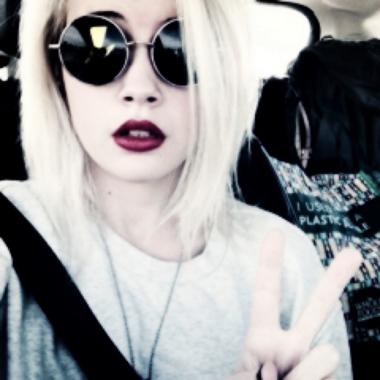 please follow @BieberFtSwiftie ilysm and ur beautiful :) thank u!