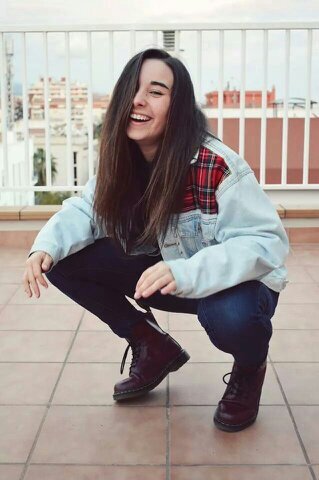Todo se resume a series, covers y poco más.