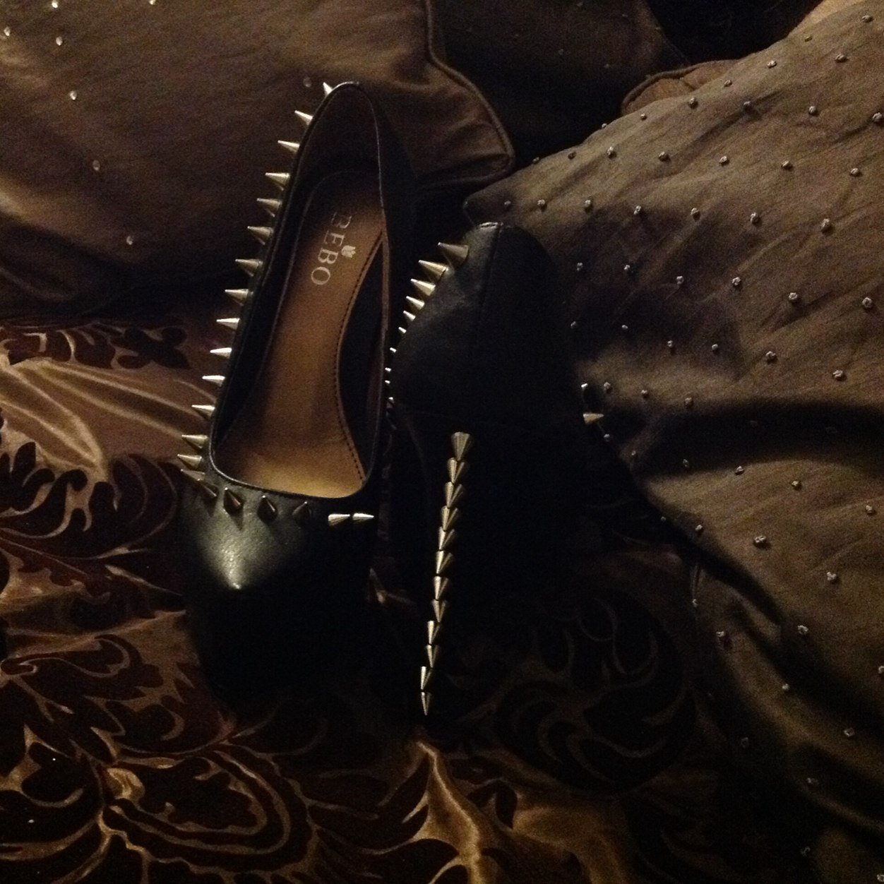 Alyson f 33 Andy m 38 In to anything kinky  especially uniforms, high heels and strapons basically anything that goes will sell worn heels as well just ask!!!
