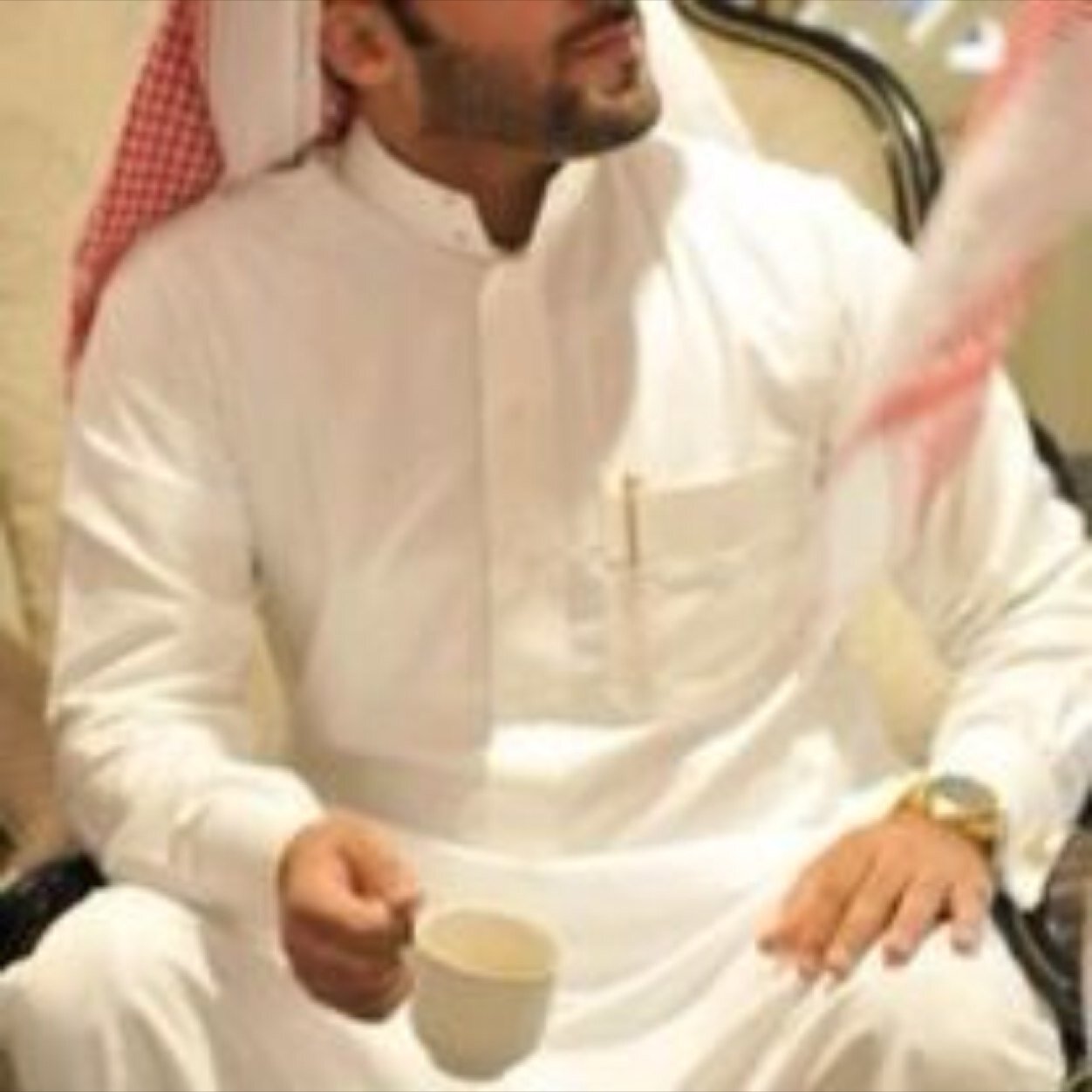 أحب التميز بكل شيء ولا يعجبني أي شي ، أحيانا ً رؤيتي وفهمي مُختلف ، اكتب بـ ١٤٠ حرف كل مايرُوق في مزاجي.