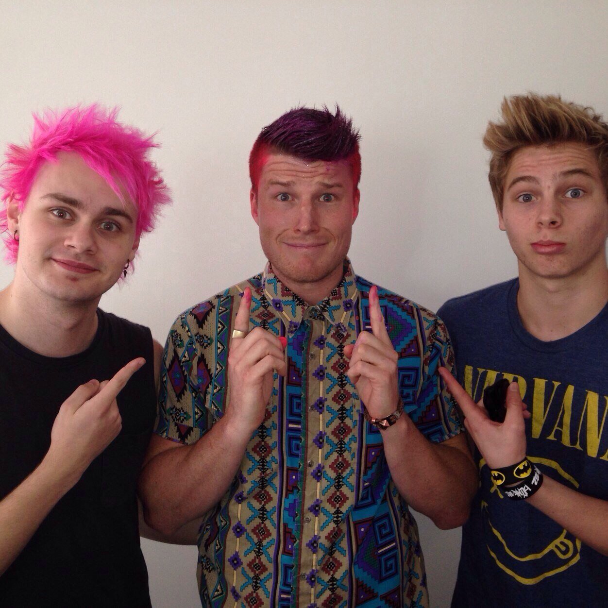 This is a free follow but it'd be really nice if you followed @thekingswool. :) Thanks if you do! x