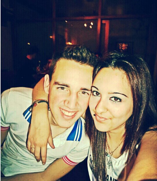 Para ser feliz solo necesito a las personas que quiero y me quieren, enamorada al 200%% de Miguel Martínez Martínez ♡ ; D