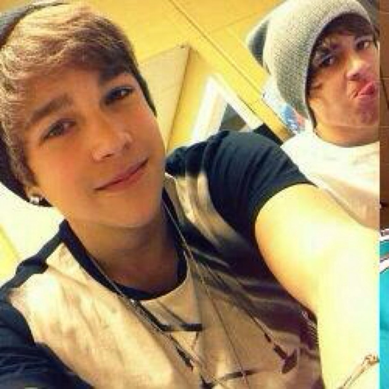 Hey follow @lukesbubb or @aliciaR5_ bc youre cute bye love you
