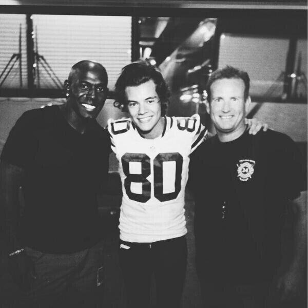 Yep it's me Harry or Harold Styles. Go follow @1DupNLLZH