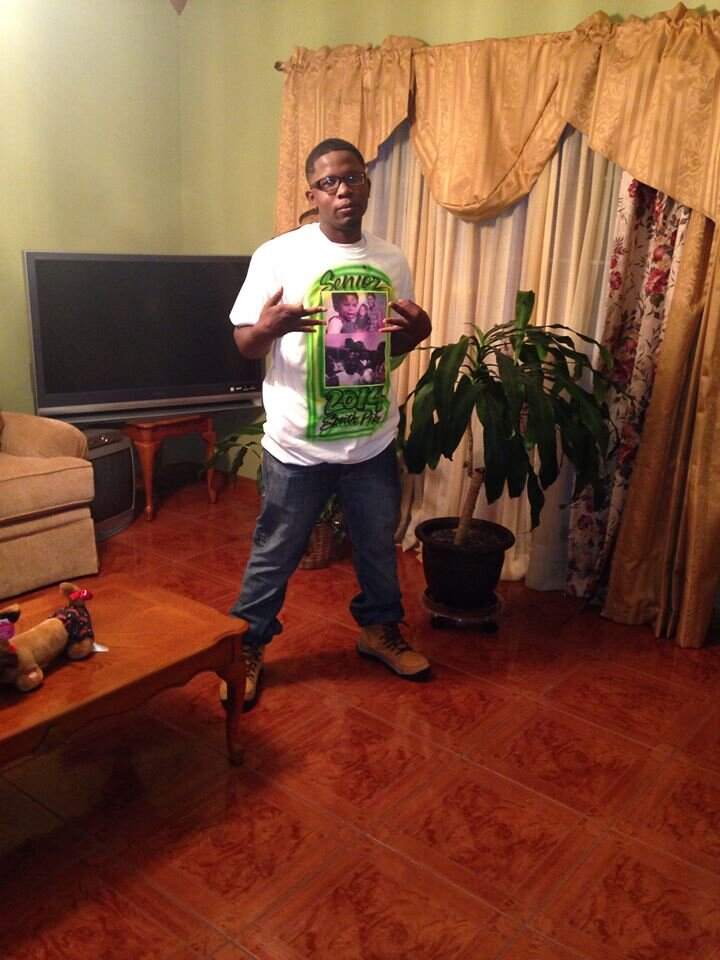19 real cool ass niggah ima hooper just tryin to make it  can get along wit anybody like meeting new people i can make people laugh just follow me ???????