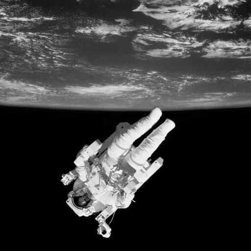 star sailor
ΑΣΤΡΟΝΑΥΤΗΣ(astronauts)-           world sailor
ΚΟΣΜΟΝΑΥΤΗΣ(cosmonauts)-
Greeks from the stars
ΑΣΤΡΟΕΛΛΗΝΕΣ(astroellines)