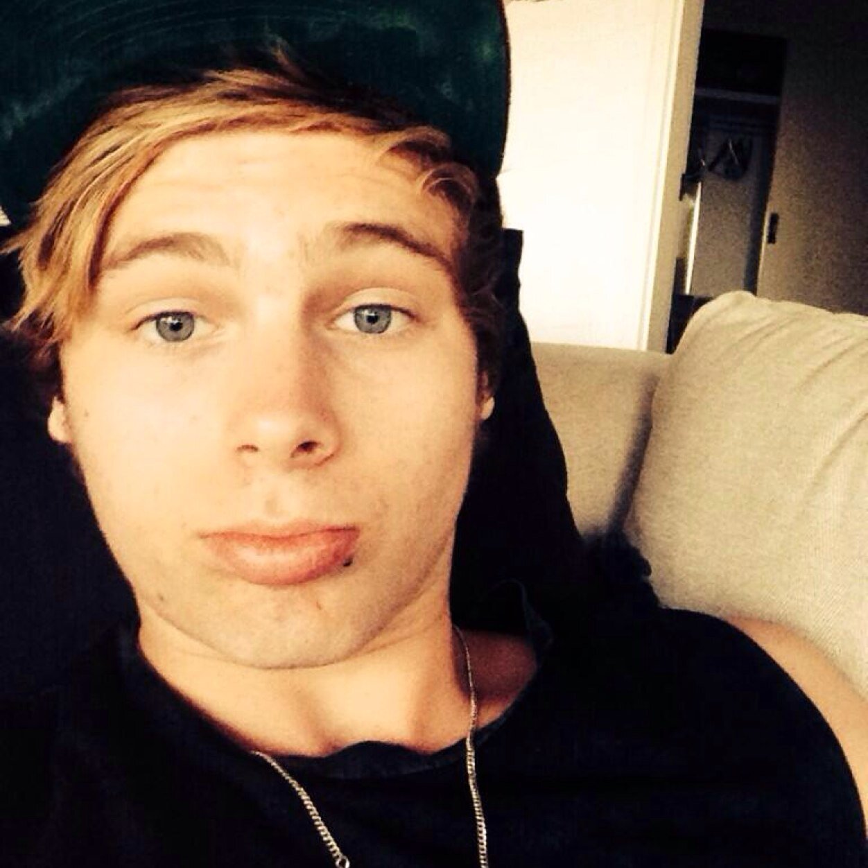 your kiss feels like home, and i'm so homesick.